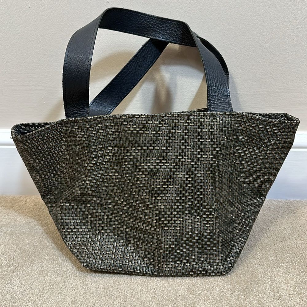 Chilewich Small Woven Market Tote Green with Black Handles - Picture 2 of 8
